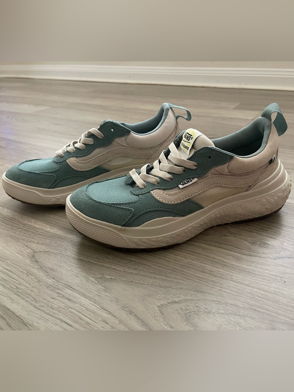 Vans UltraRange VR3 Sneakers in Teal Green Blue and White - Women’s 8 - Picture 5 of 6